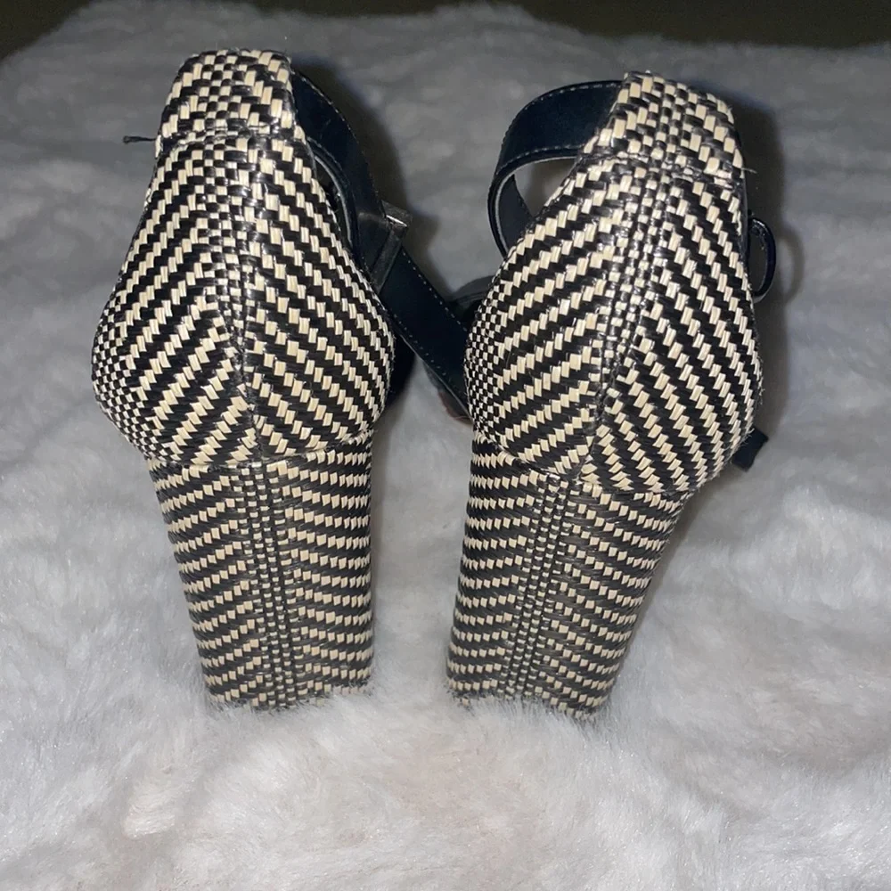 Heels - Picture 2 of 5